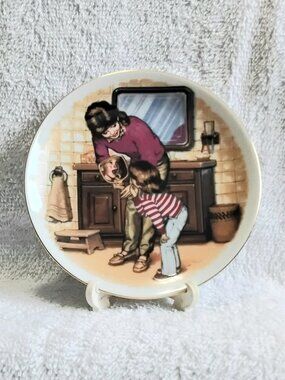 Vintage & Immaculate 5 1/4" Mother's Day Plate 1986 With Display Stand by Avon!!